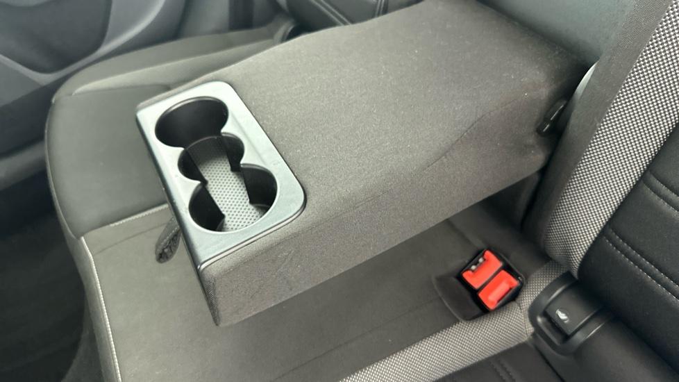 Rear Armrest/ Cup Holder