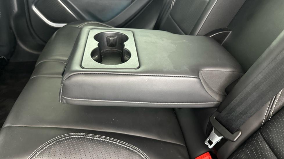 Rear Armrest/ Cup Holder