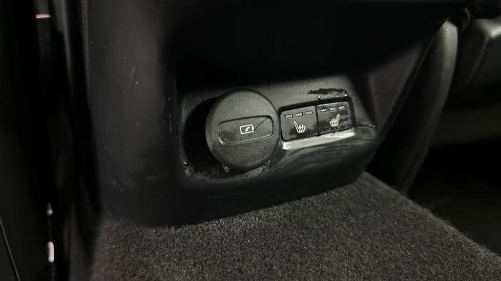 Rear USB Connection / Heated Seats 