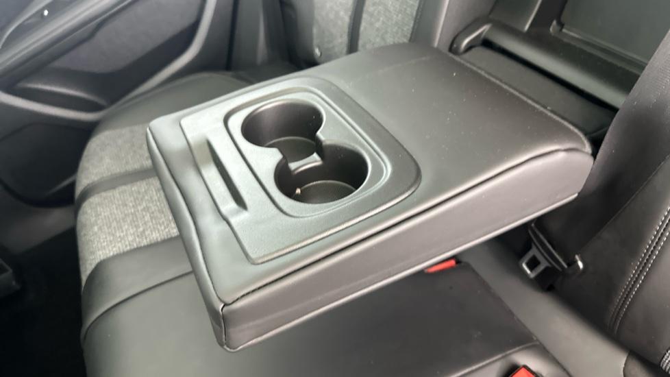 Rear Armrest/ Cup Holder