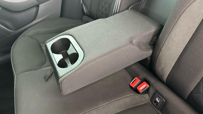 Rear Armrest/ Cup Holder