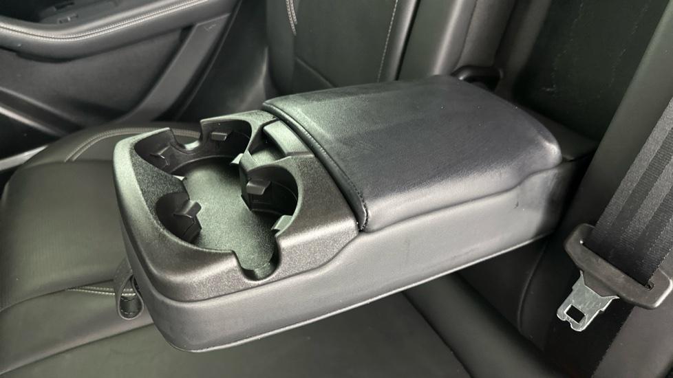 Rear Armrest/ Cup Holder