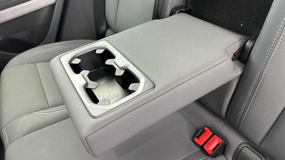 Rear Armrest/ Cup Holder