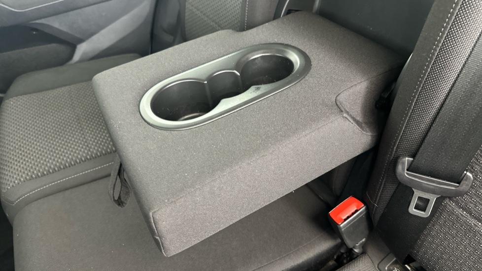 Rear Armrest/ Cup Holder