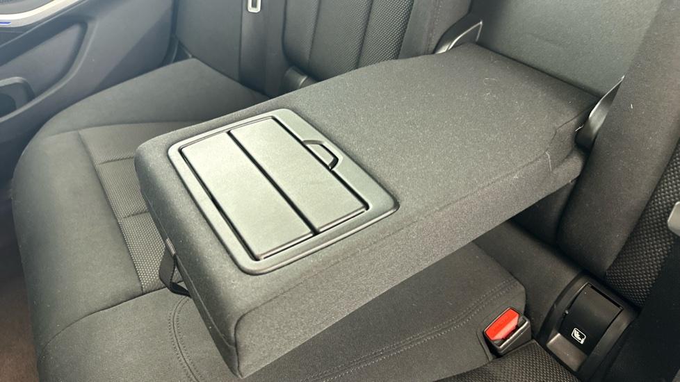 Rear Armrest/ Cup Holder