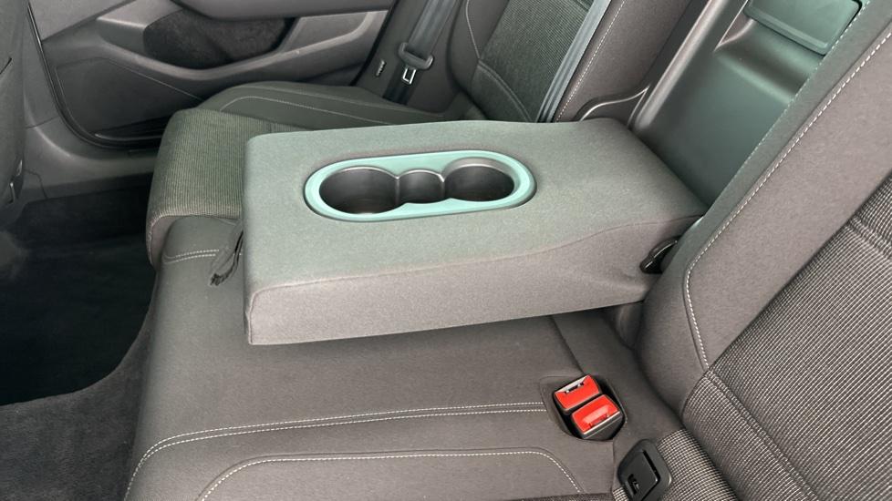 Rear Armrest/ Cup Holder