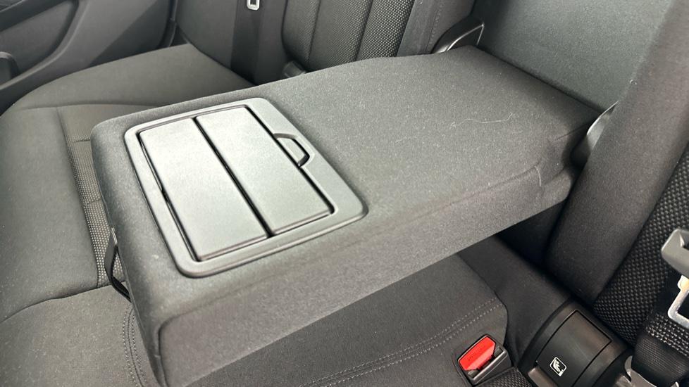 Rear Armrest/ Cup Holder