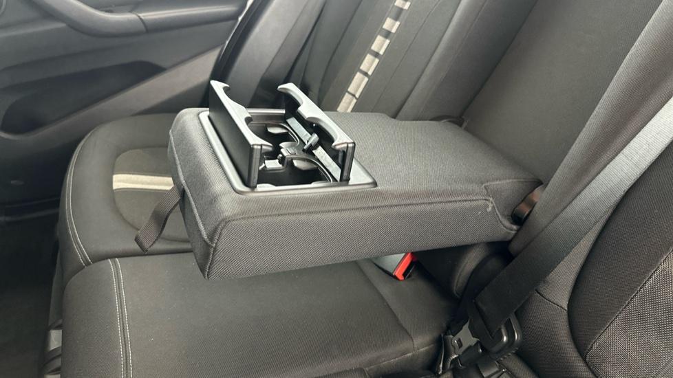 Rear Armrest/ Cup Holder