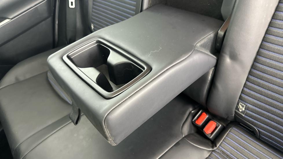 Rear Armrest/ Cup Holder