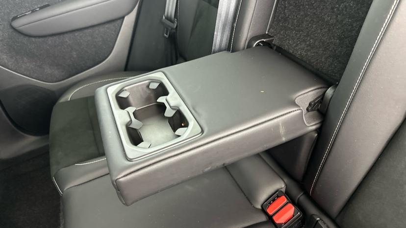 Rear Armrest/ Cup Holder