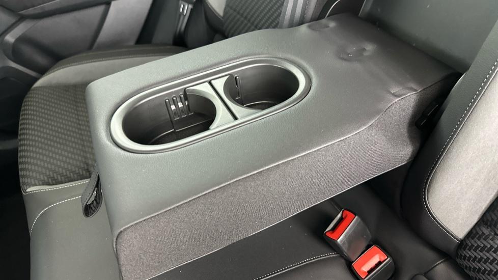 Rear Armrest/ Cup Holder