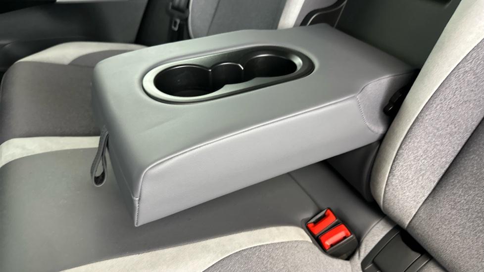 Rear Armrest/ Cup Holder