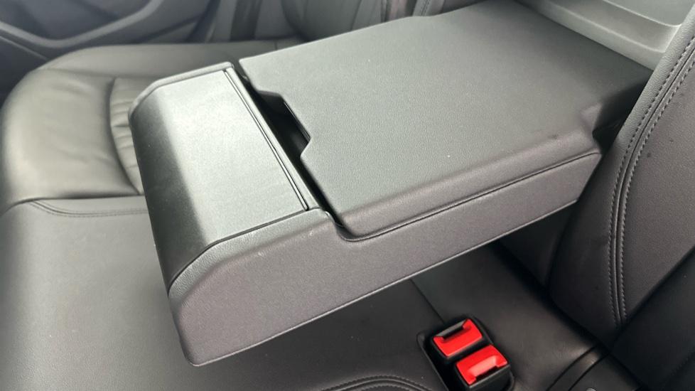 Rear Armrest/ Cup Holder