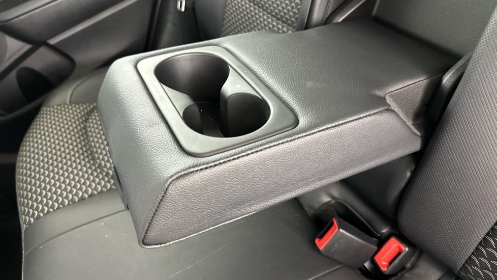 Rear Armrest/ Cup Holder