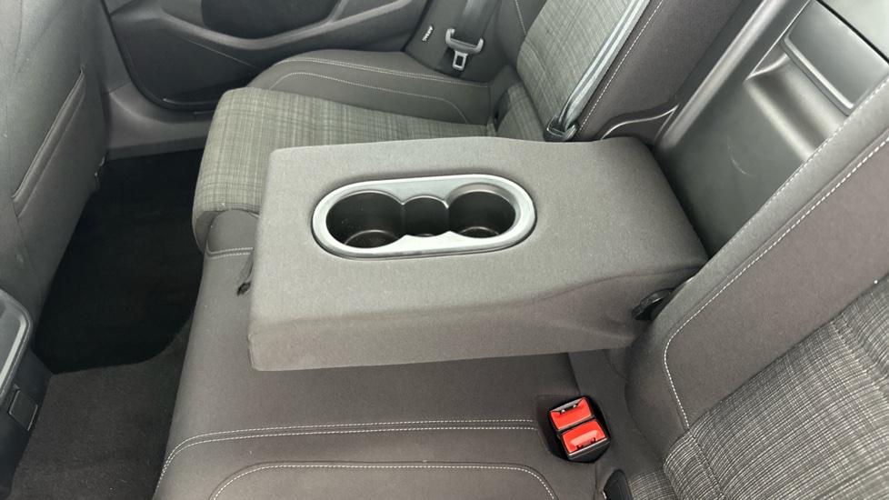 Rear Armrest/ Cup Holder