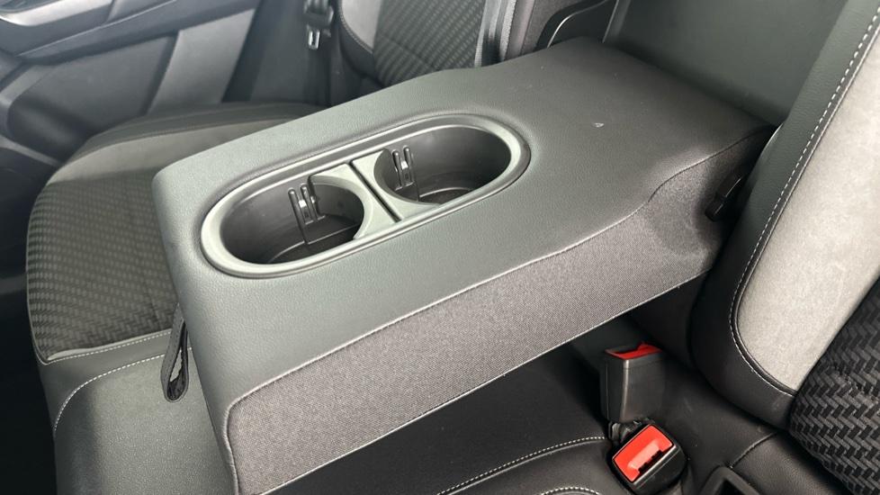 Rear Armrest/ Cup Holder