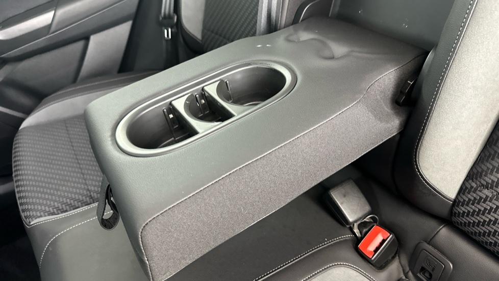 Rear Armrest/ Cup Holder