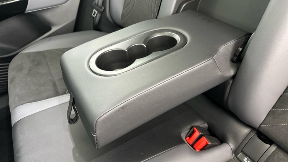 Rear Armrest/ Cup Holder