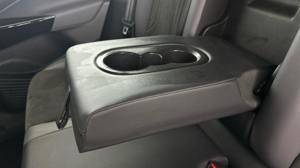 Rear Armrest/ Cup Holder