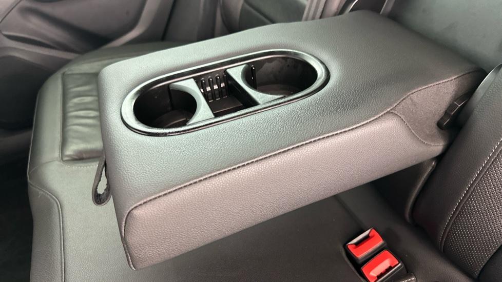 Rear Armrest/ Cup Holder