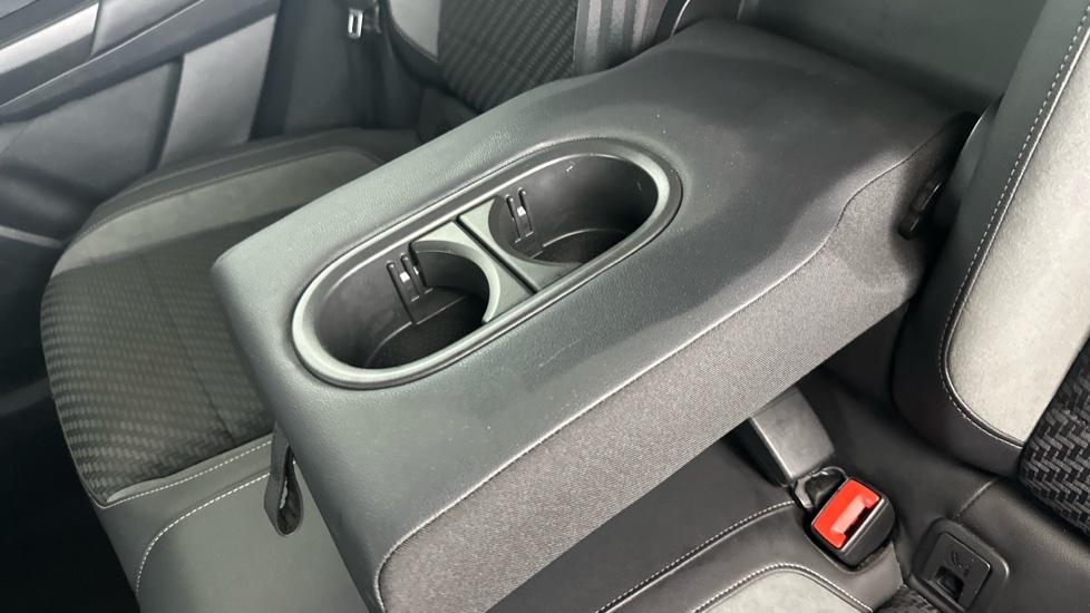 Rear Armrest/ Cup Holder