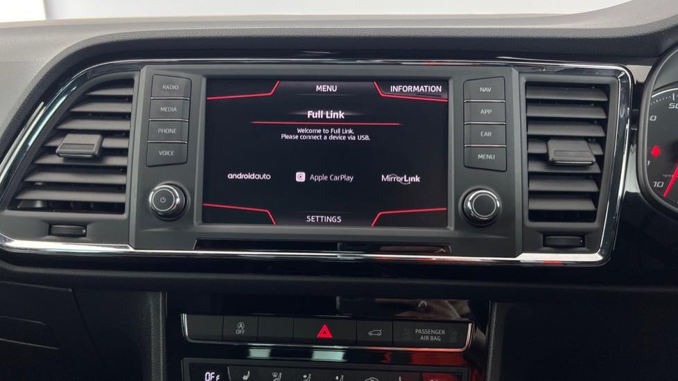 Apple Carplay and Android Auto