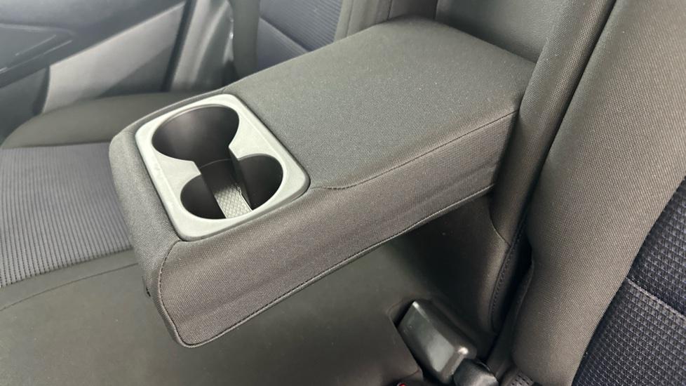 Rear Armrest/ Cup Holder