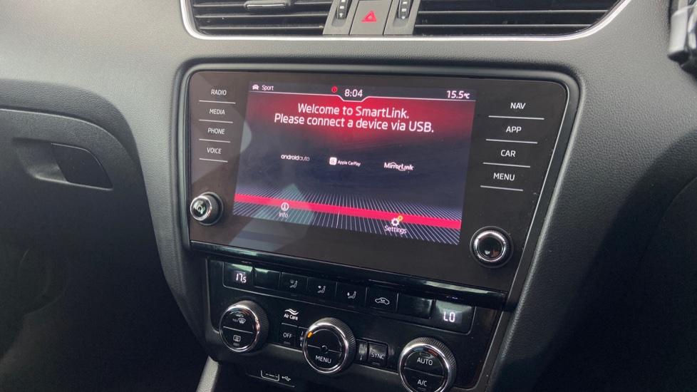 Apple CarPlay and android auto 