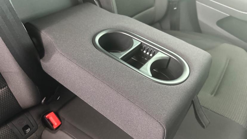 Rear Armrest/ Cup Holder