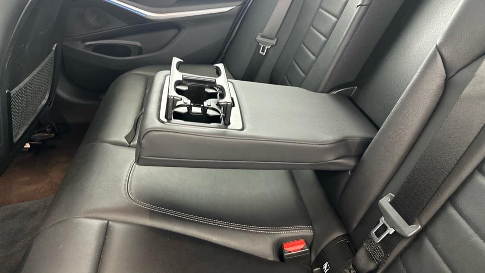 Rear Armrest/ Cup Holder