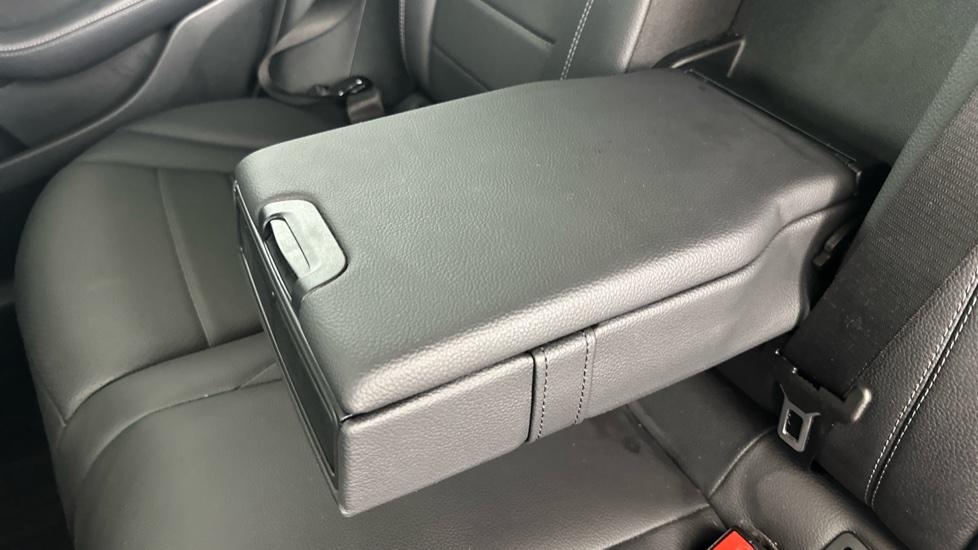 Rear Armrest/ Cup Holder