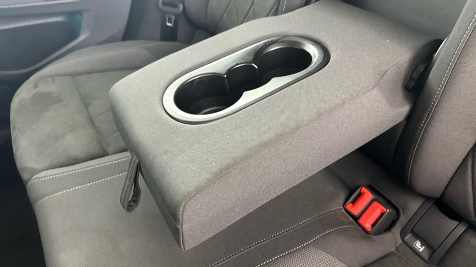 Rear Armrest/ Cup Holder