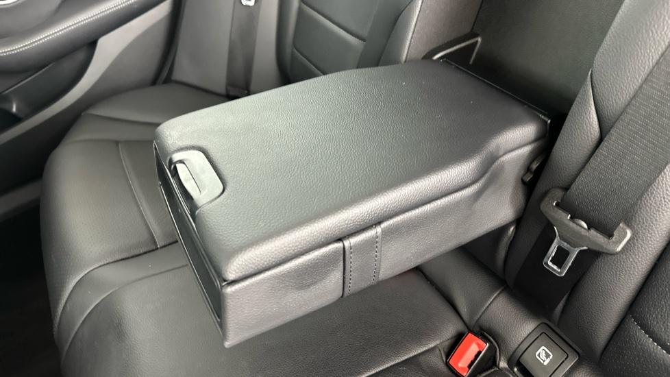 Rear Armrest/ Cup Holder