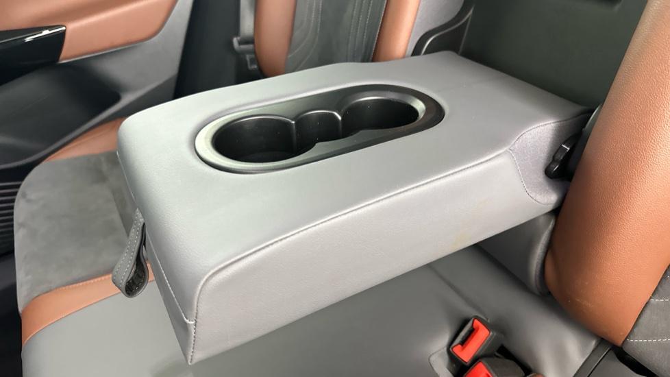 Rear Armrest/ Cup Holder