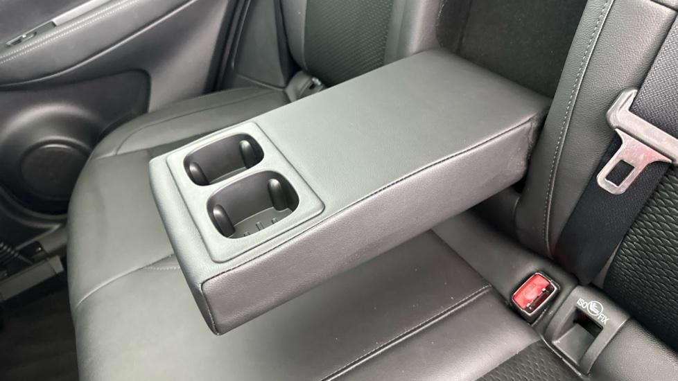 Rear Armrest/ Cup Holder