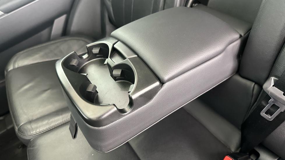 Rear Armrest / Cup Holder