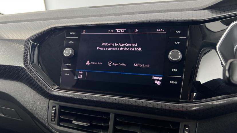 Apple Carplay and Android Auto