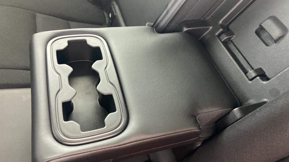 Rear Armrest/ Cup Holder