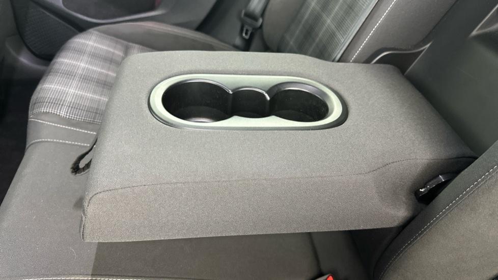 Rear Armrest/ Cup Holder