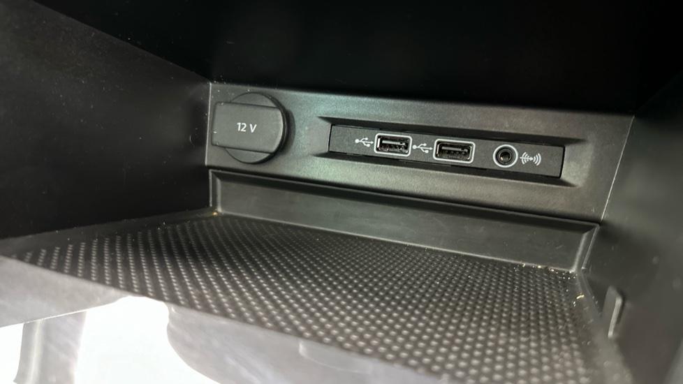 USB/Aux Connectivity 