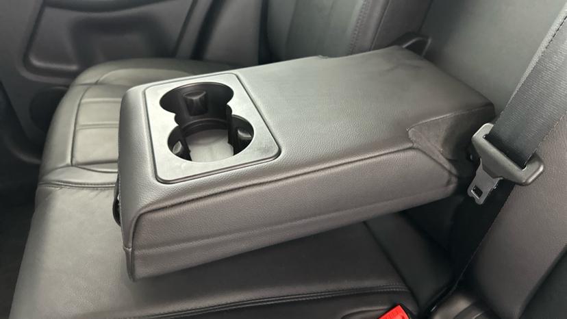 Rear Armrest/ Cup Holder