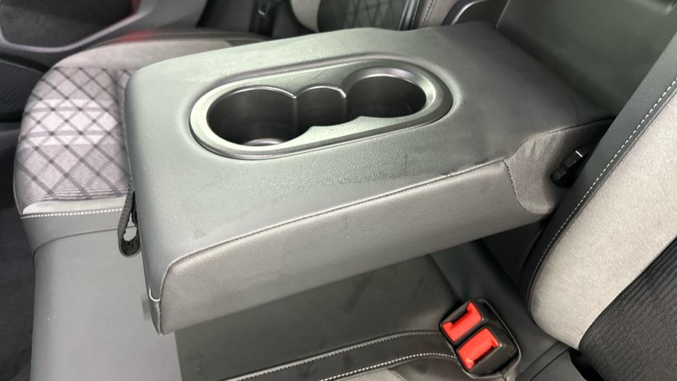 Rear Armrest/ Cup Holder