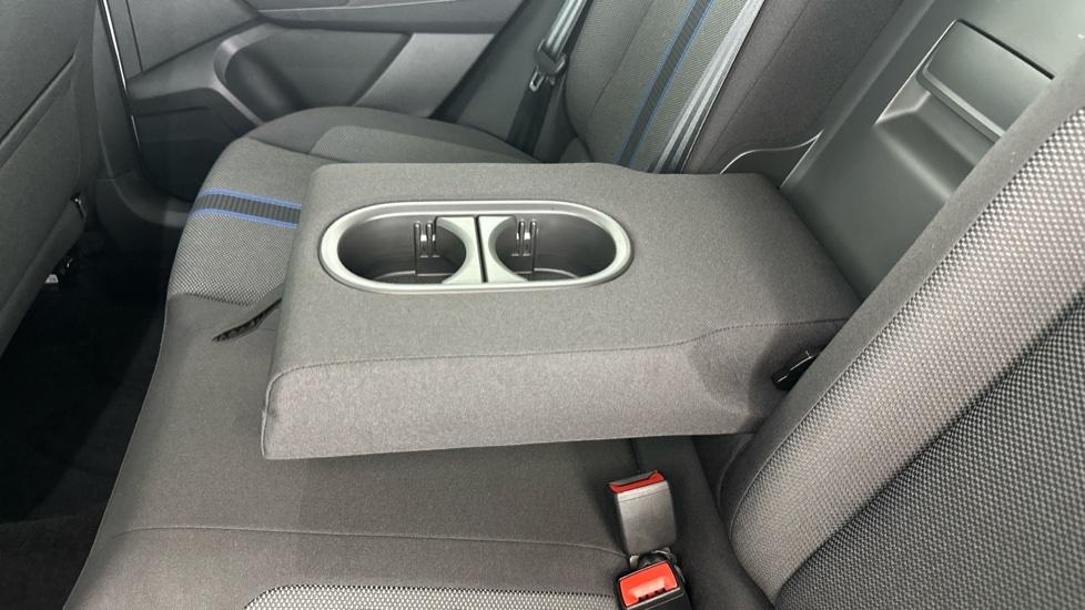 Rear Armrest/ Cup Holder