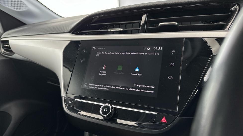 Bluetooth / Apple Carplay / Android Auto