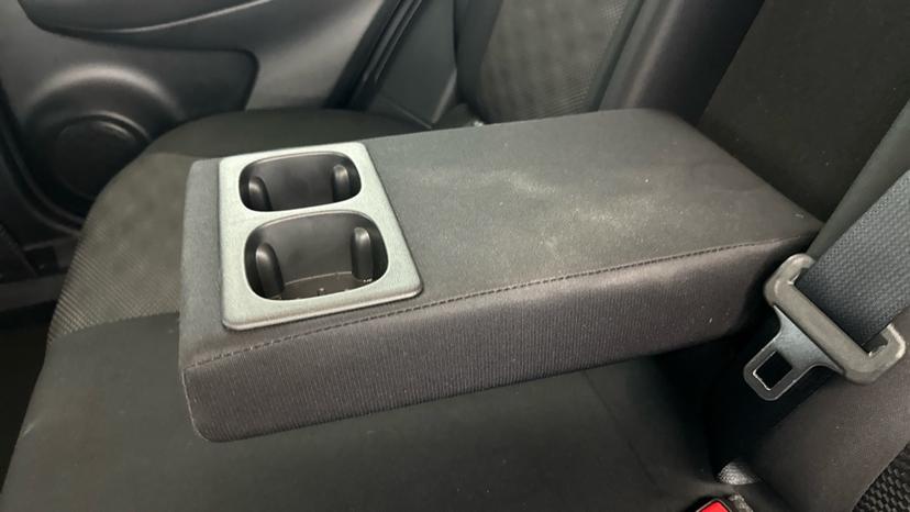 Rear Armrest/ Cup Holder