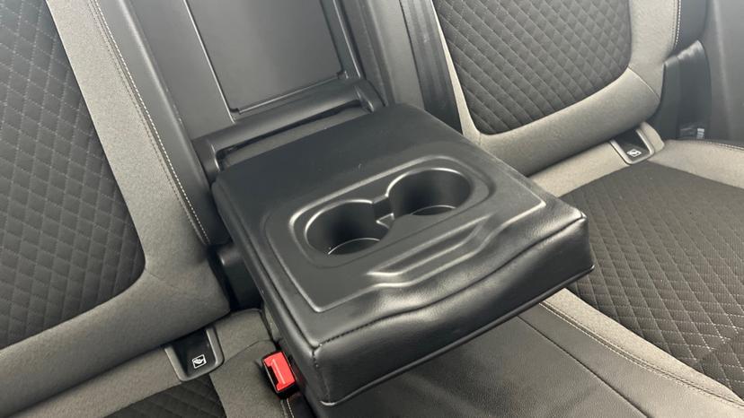 Rear Armrest/ Cup Holder