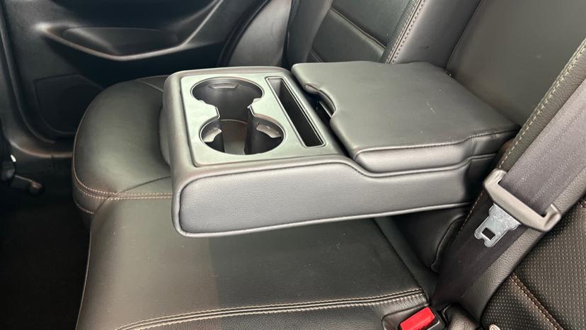 Rear Armrest/ Cup Holder