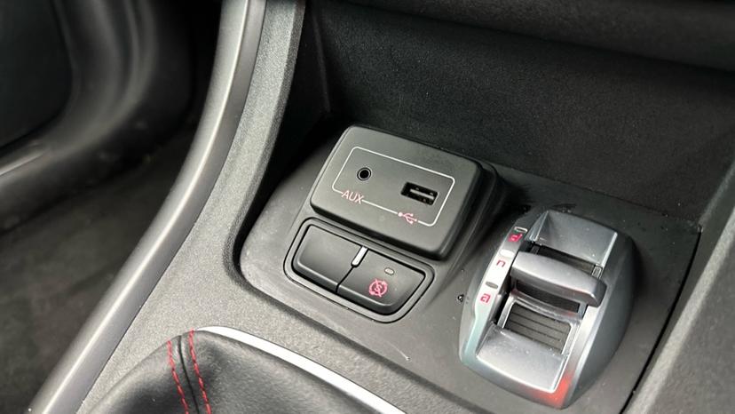 USB/Aux Connectivity 