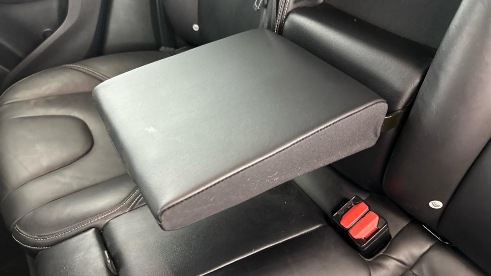 Rear Armrest/ Cup Holder