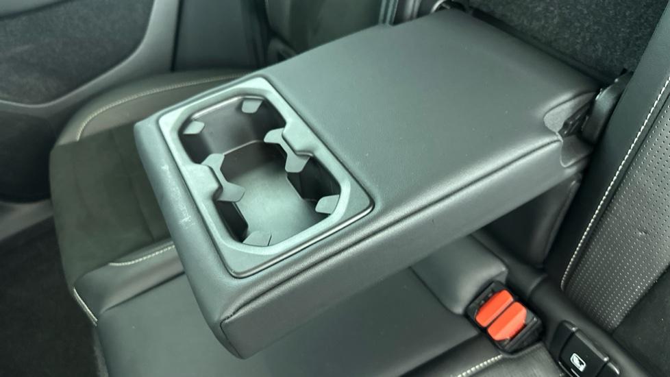 Rear Armrest/ Cup Holder